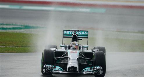 هاميلتون أول المنطلقين في سباق ماليزيا